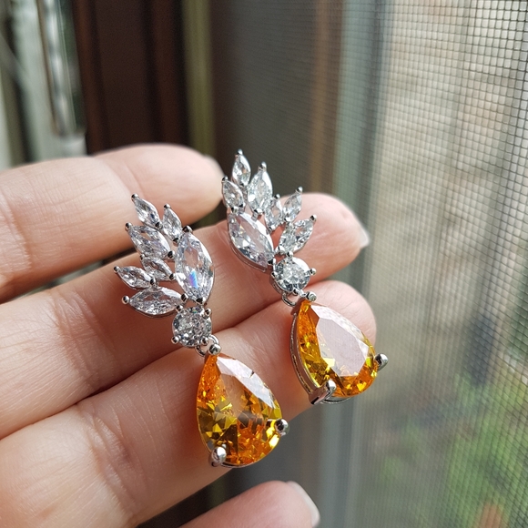 Swarovski Elements Fashion Large Yellow Citrine Teardrop Earrings NEW - Picture 1 of 15